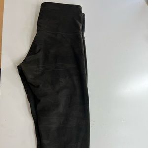 Dark camo size 4 Lululemon capri leggings